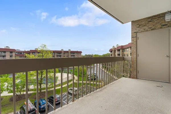 $395,000 | 1280 Rudolph Drive, Unit 4K, Northbrook, IL 60062