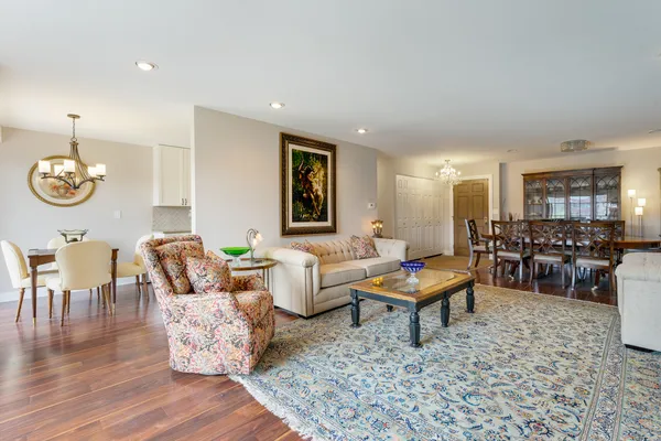 $395,000 | 1280 Rudolph Drive, Unit 4K, Northbrook, IL 60062