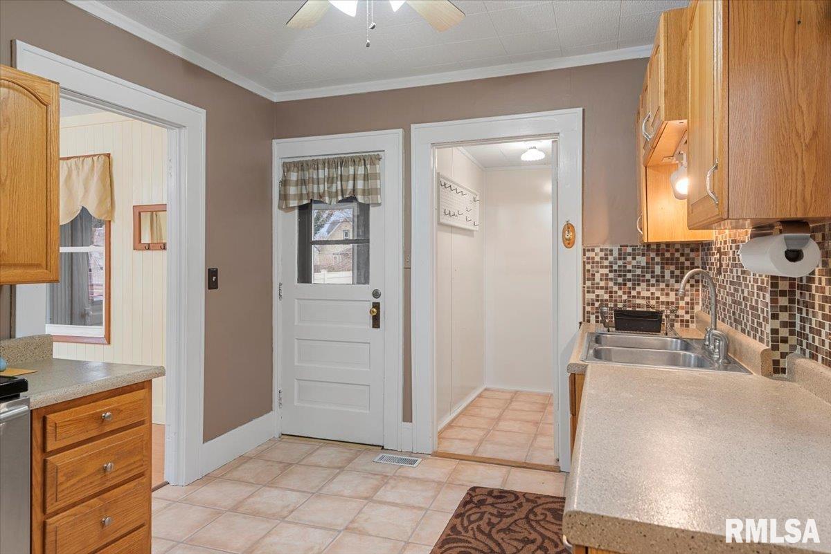 2449 Yale Boulevard Springfield, IL 62703 - Photo 10 of 37 Gallery Image 10