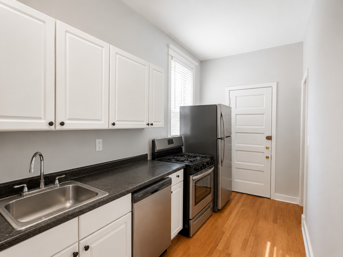 3544 North Halsted Street Chicago, IL 60657 - Photo 9 of 18