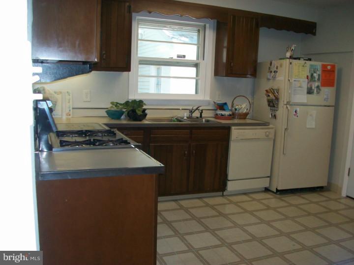 25 Chews Landing Road Lindenwold, NJ 08021 - Photo 11 of 17 Kitchen
