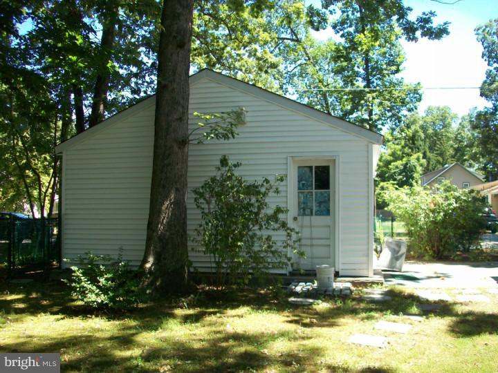 25 Chews Landing Road Lindenwold, NJ 08021 - Photo 9 of 17 Garage