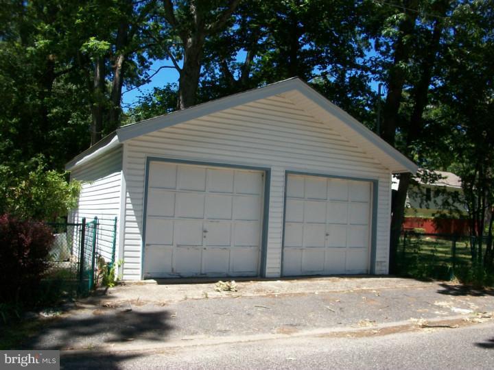 25 Chews Landing Road Lindenwold, NJ 08021 - Photo 10 of 17 Garage