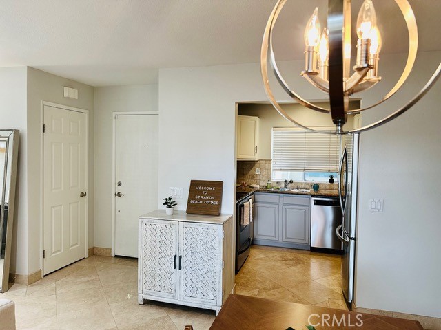 34132 Selva Road, Unit 252 Dana Point, CA 92629 - Photo 17 of 30 Entry / Kitchen