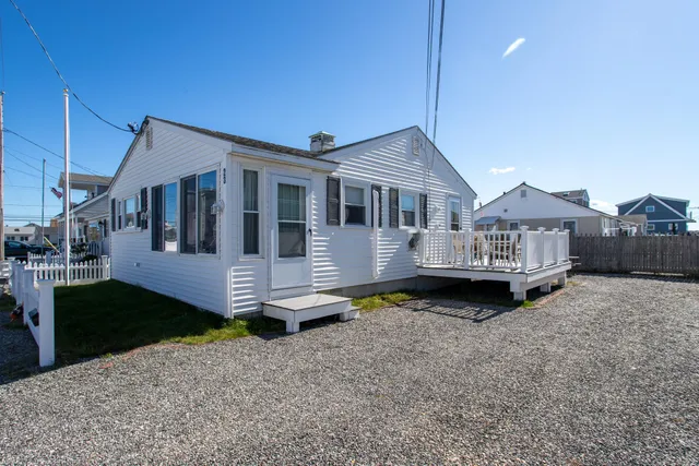 $2,000 | 23 Diane Lane, Hampton, NH 03842