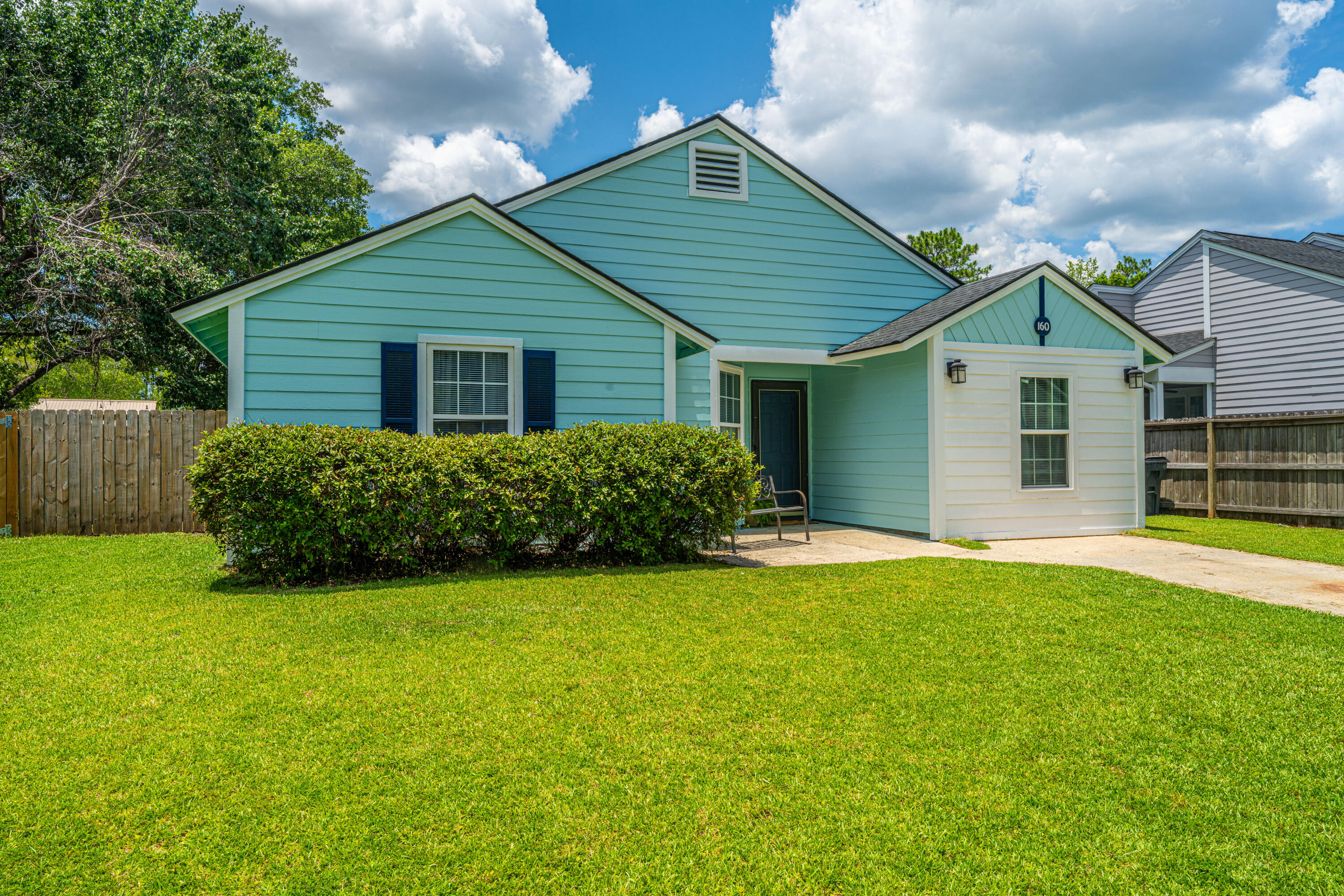 160 Lancashire Road Summerville, SC 29486 - Photo 3 of 23 160Lancashireexterior
