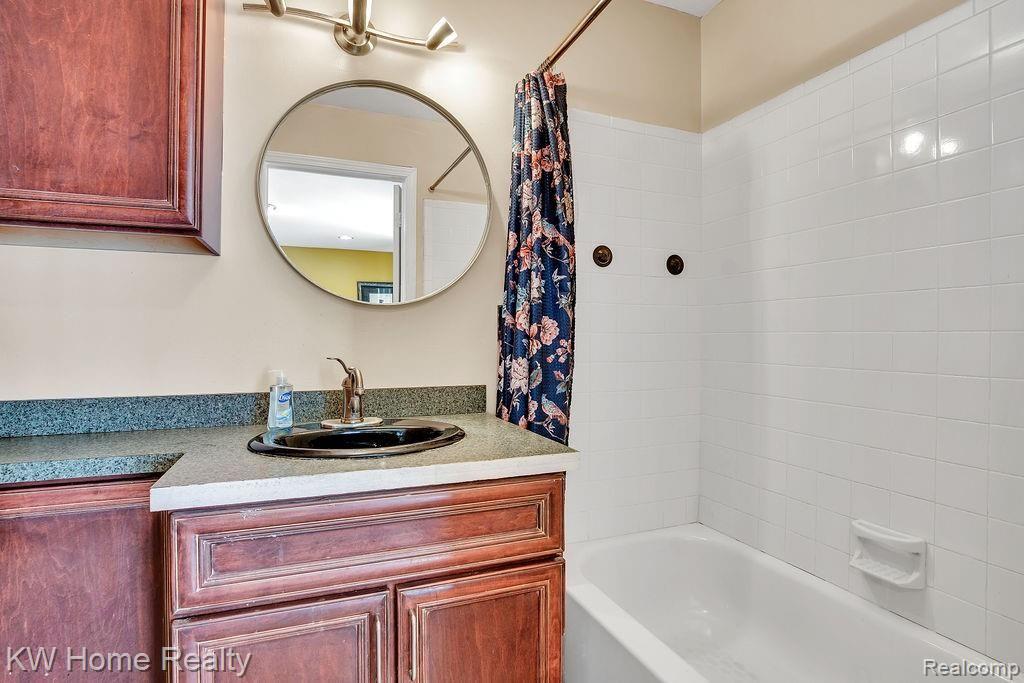 27653 Riviera Street Harrison Township, MI 48045 - Photo 15 of 24 GO0A1672.jpg
