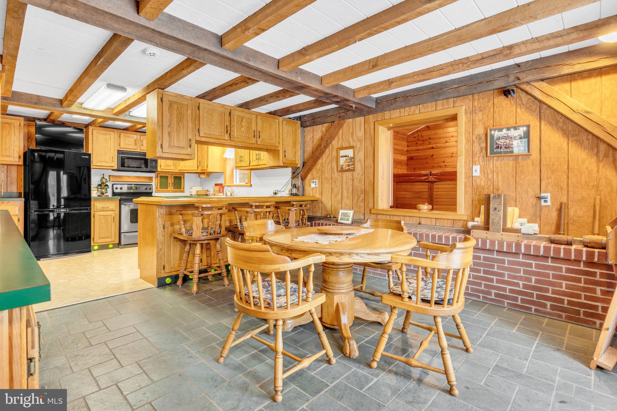 945 New Road Orrtanna, PA 17353 - Photo 7 of 58 Dining area