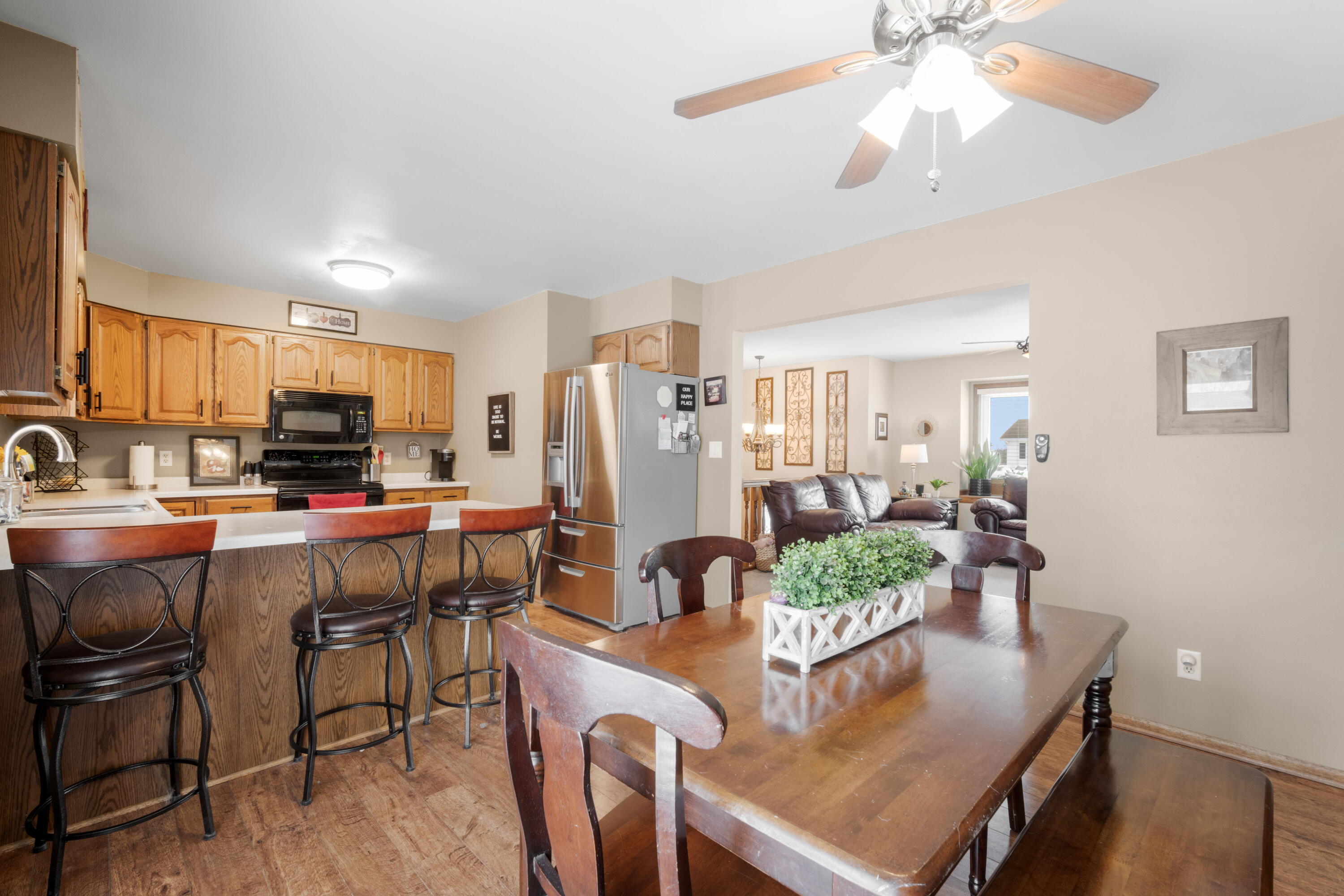 3222 Windsor Place West Bend, WI 53090 - Photo 9 of 20 Kitchen/Dining