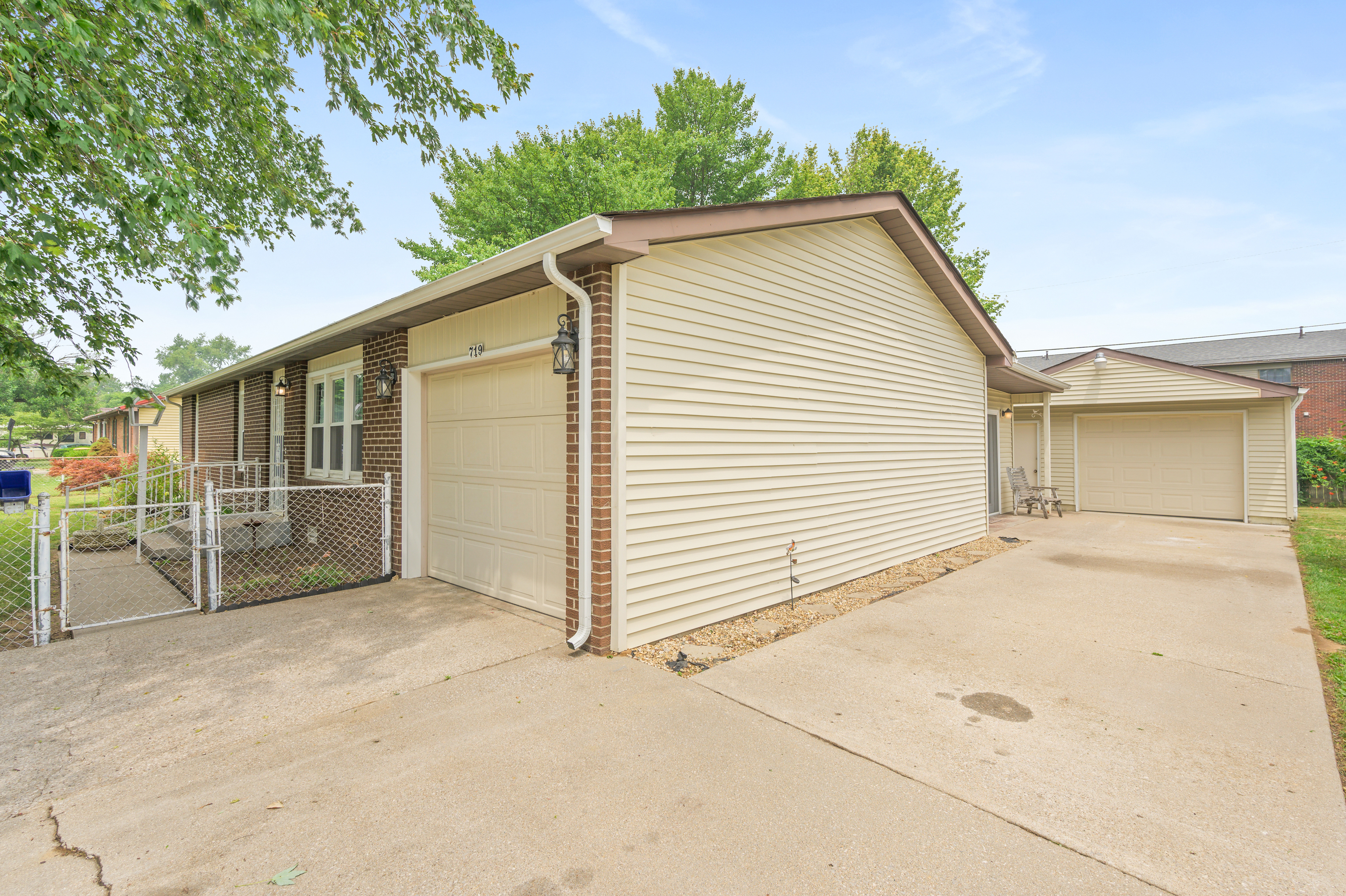 719 Sprenger Road Seymour, IN 47274 - Photo 4 of 44