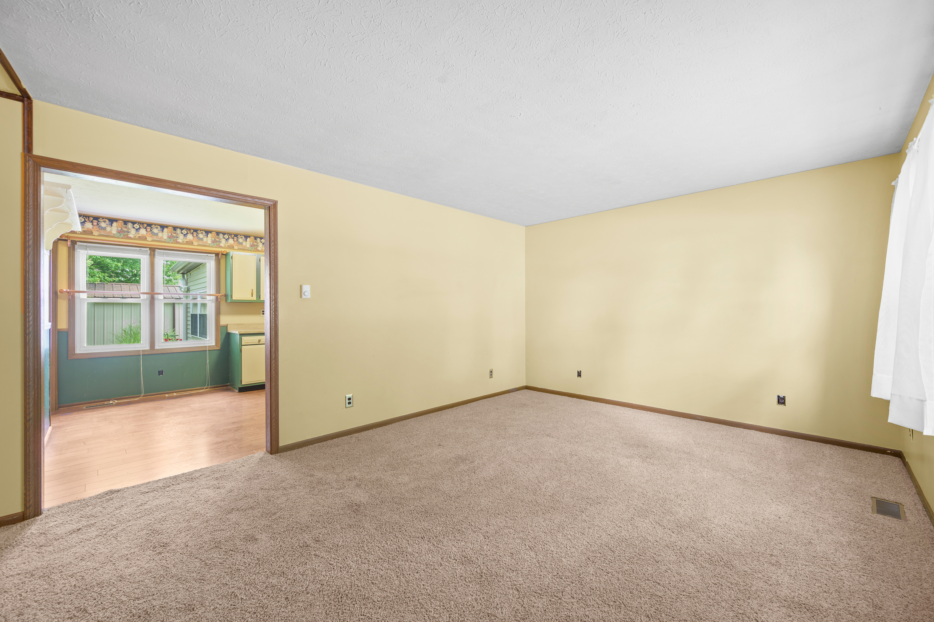 719 Sprenger Road Seymour, IN 47274 - Photo 8 of 44