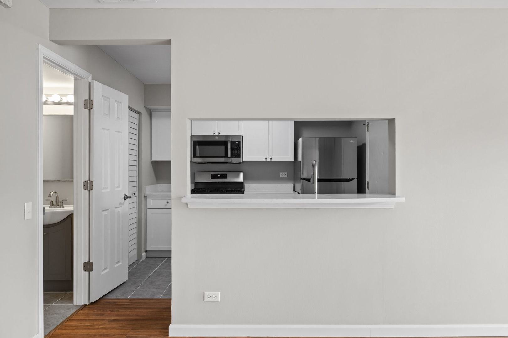 1322 Normantown Road, Unit 306 Naperville, IL 60564 - Photo 10 of 17 Gallery Image 10