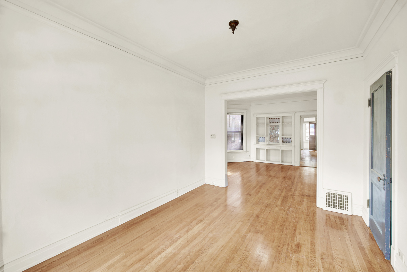 6510 South Rhodes Avenue Chicago, IL 60637 - Photo 6 of 14 Gallery Image 6
