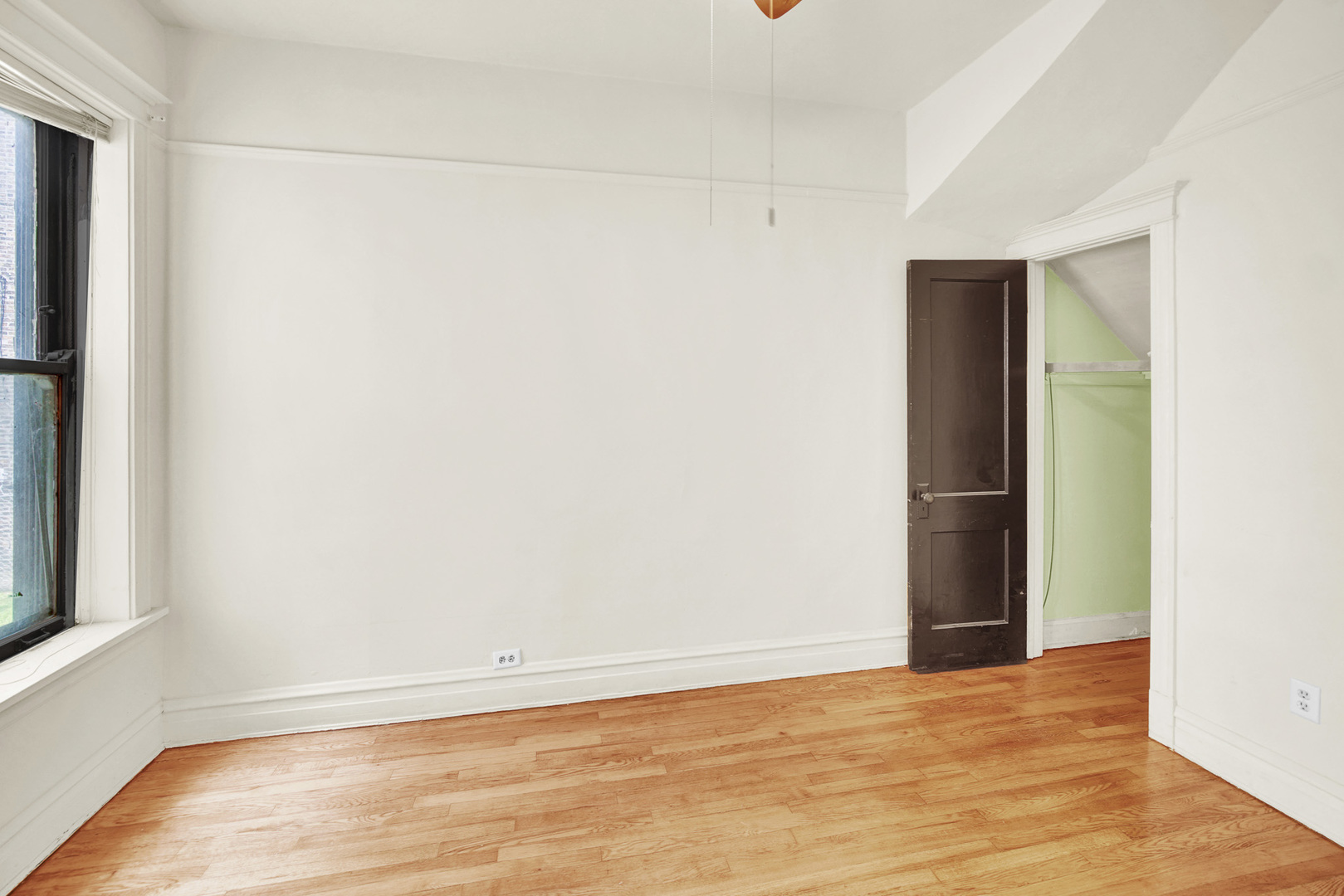 6510 South Rhodes Avenue Chicago, IL 60637 - Photo 7 of 14 Gallery Image 7