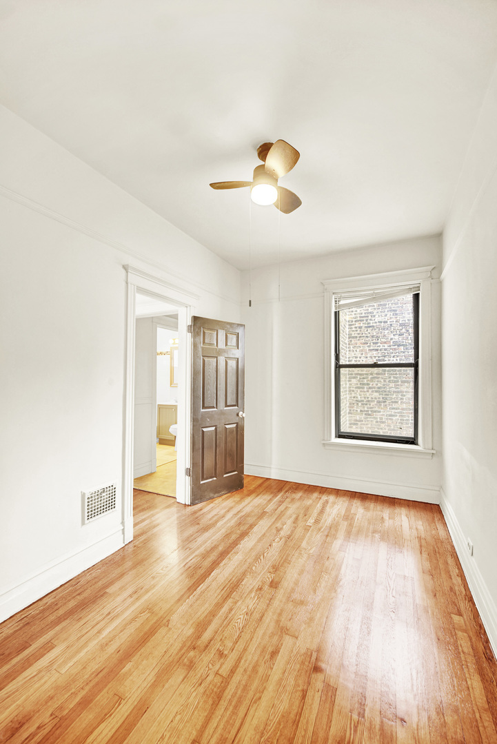 6510 South Rhodes Avenue Chicago, IL 60637 - Photo 8 of 14 Gallery Image 8