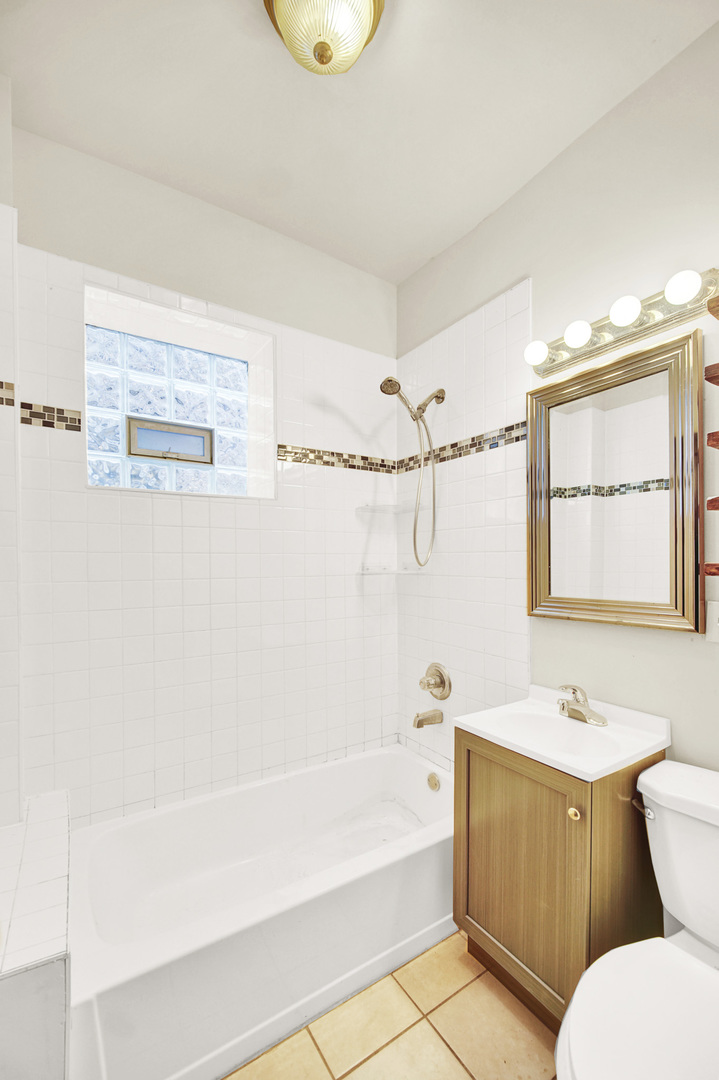 6510 South Rhodes Avenue Chicago, IL 60637 - Photo 10 of 14 Gallery Image 10