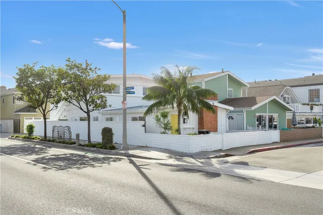 $2,850,000 | 130 43rd Street, Newport Beach, CA 92663