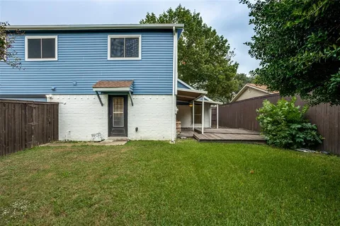a picture of a wall with a white building