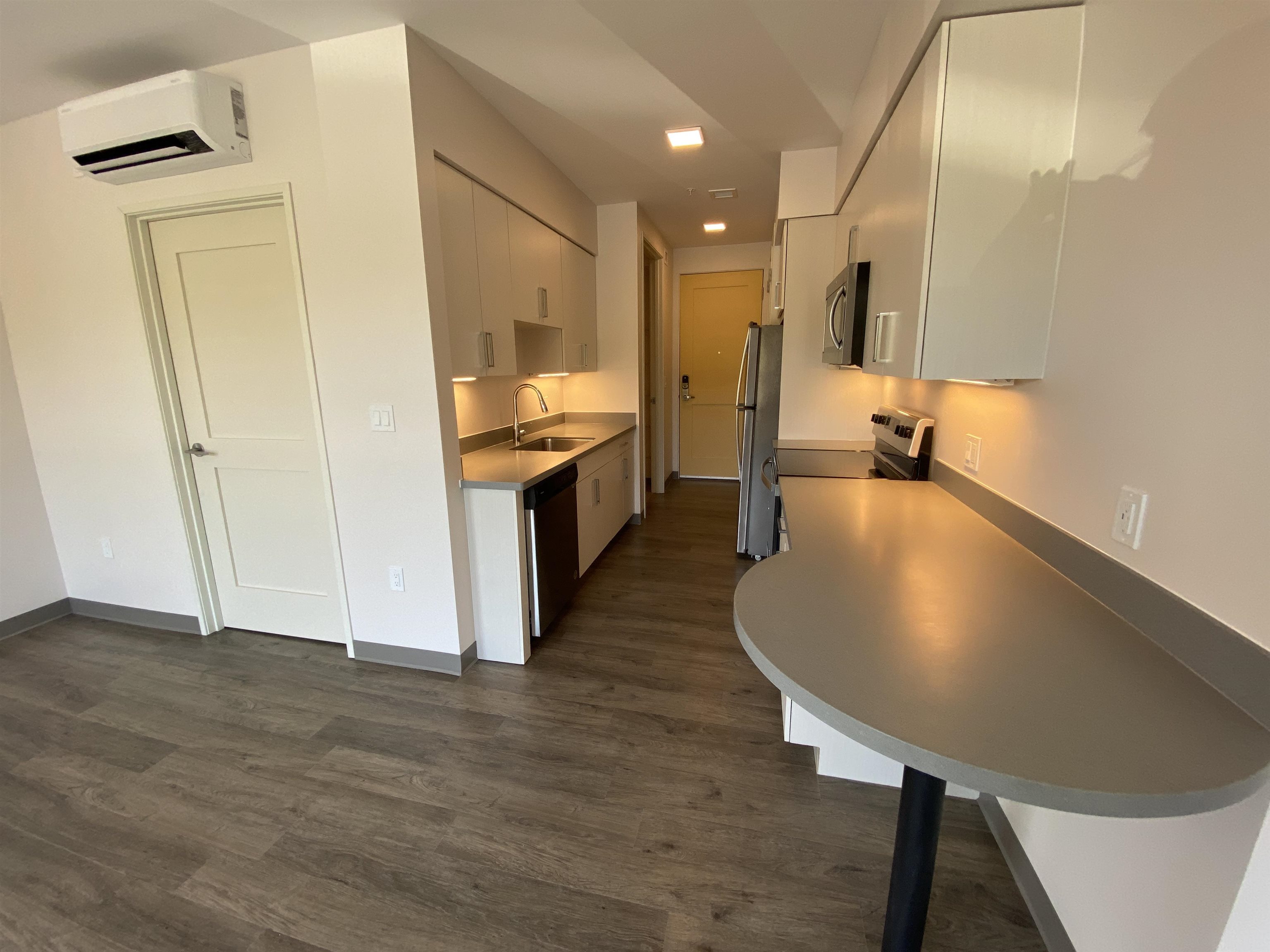 409 Elm Street, Unit 202 Manchester, NH 03101 - Photo 11 of 39