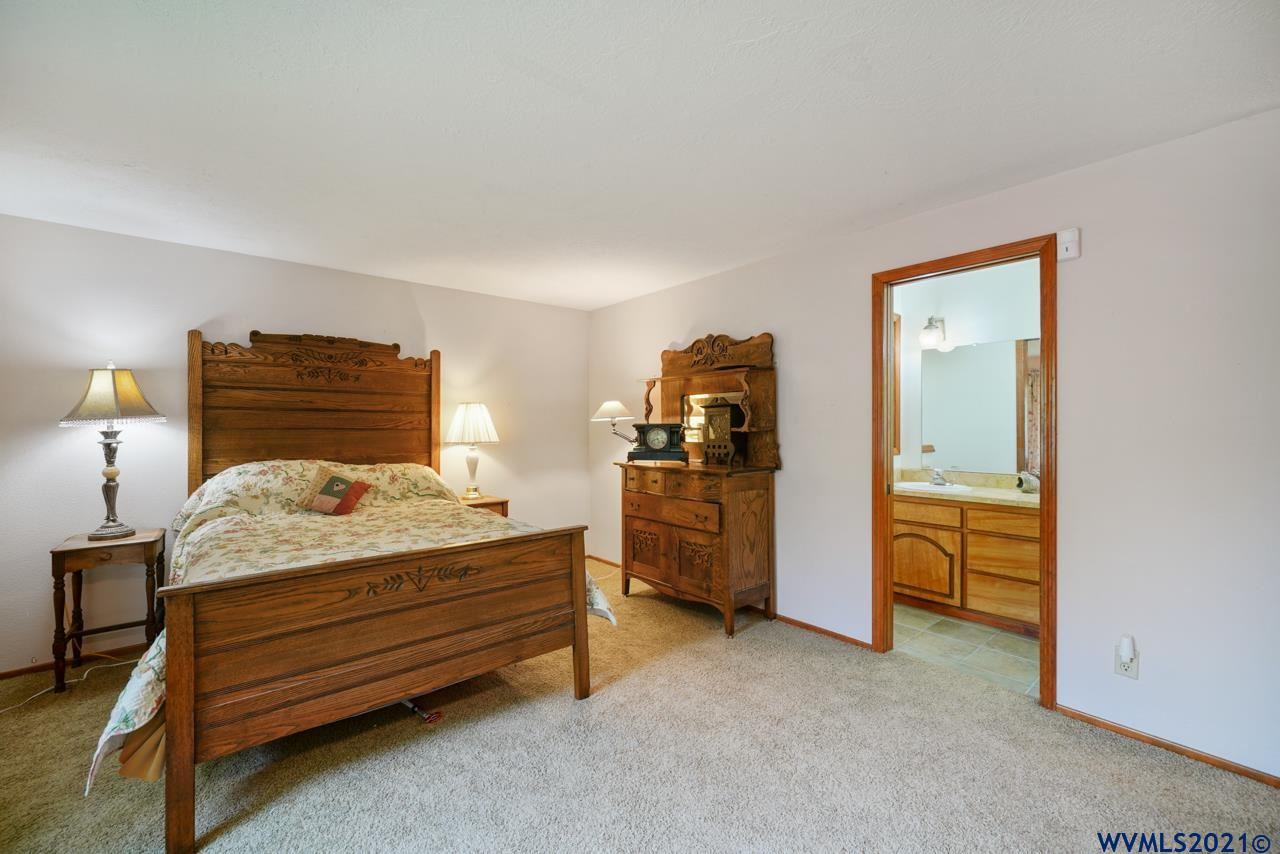 2595 Walker Road Northeast Salem, OR 97305 - Photo 21 of 31 Gallery Image 21
