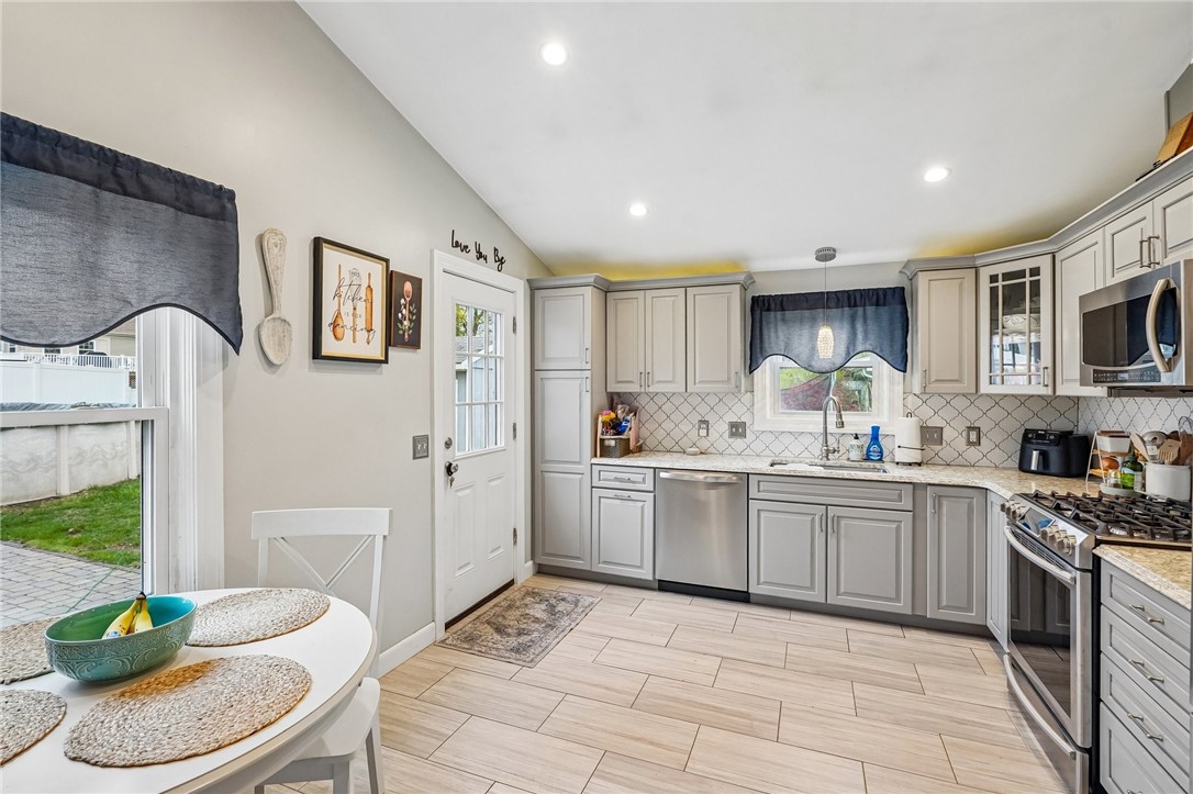 87 Evergreen Street Cumberland, RI 02864 - Photo 7 of 25