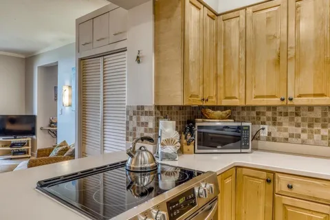 $735,000 | 4435 Lower Honoapiilani Road, Unit 204, Lahaina, HI 96761