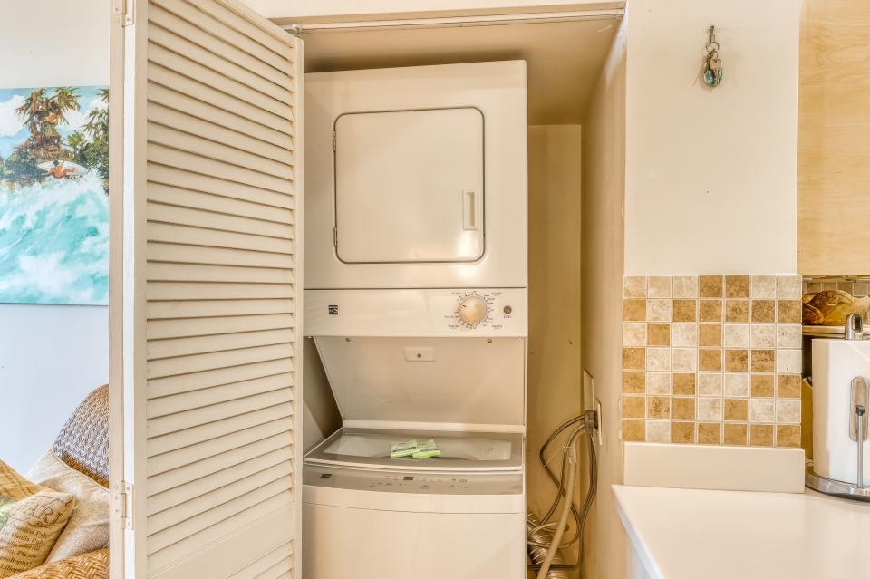 4435 Lower Honoapiilani Road, Unit 204 Lahaina, HI 96761 - Photo 16 of 26 a bathroom with a bathtub and shower