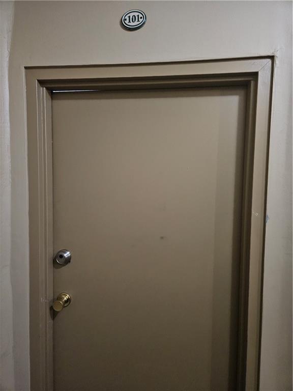 1935 Delaware Avenue, Unit 101 Pittsburgh, PA 15218 - Photo 1 of 20 a close view of shower tap