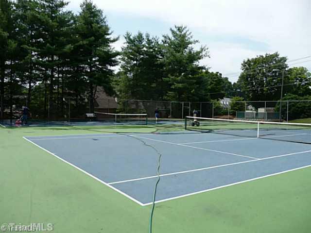 977 Bryanplace Road Winston-Salem, NC 27104 - Photo 14 of 14 Exterior Front. 2 Neighborhood tennis courts