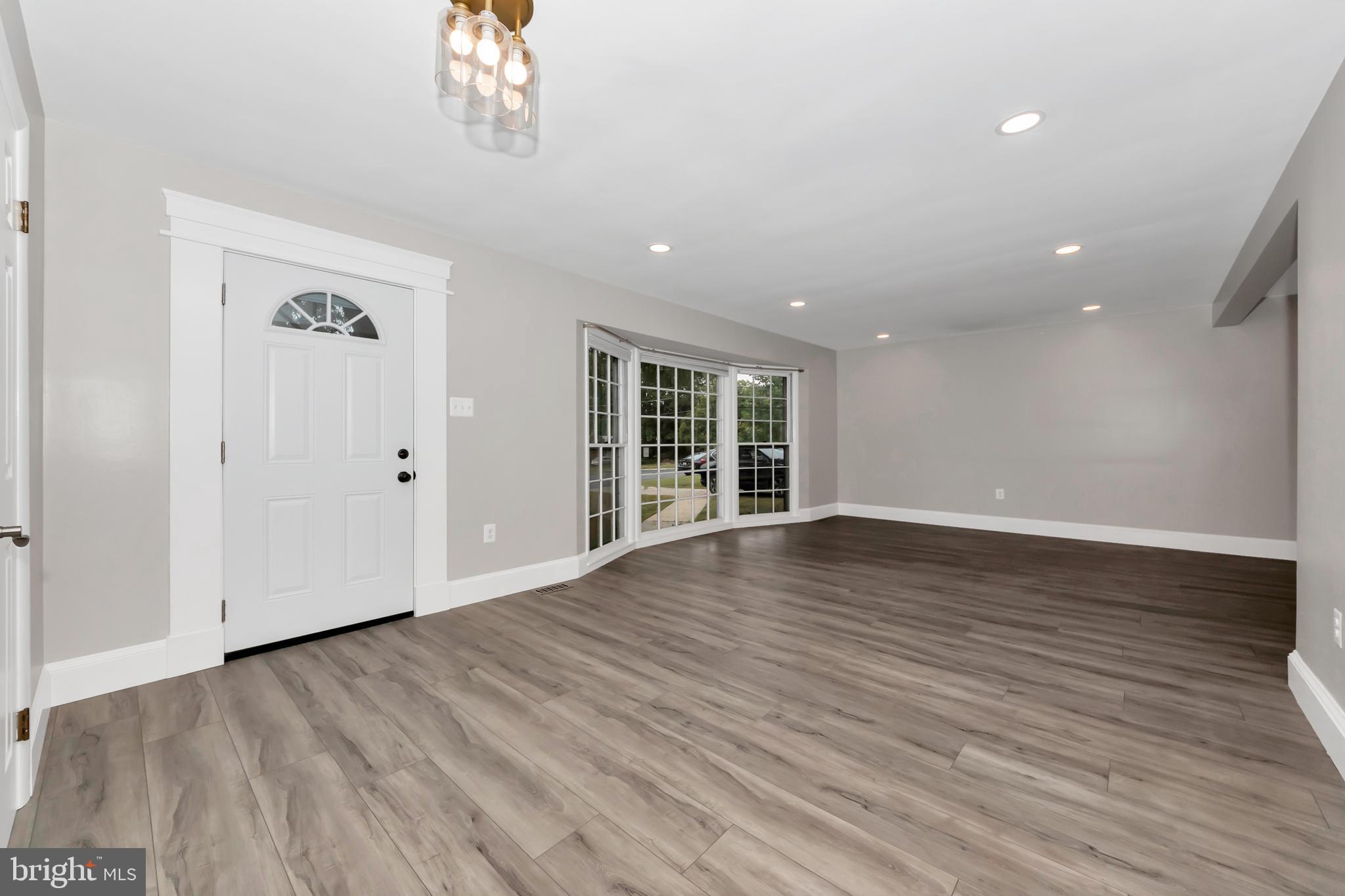 10810 Wheeler Drive Silver Spring, MD 20901 - Photo 6 of 43 Living room
