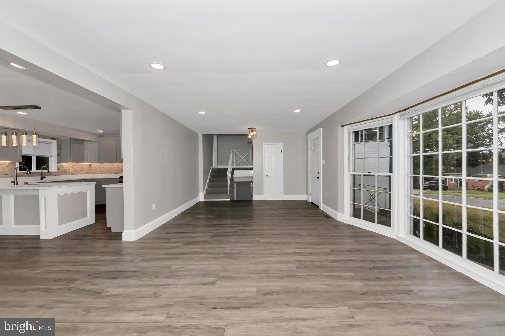 10810 Wheeler Drive Silver Spring, MD 20901 - Photo 8 of 43 Living room