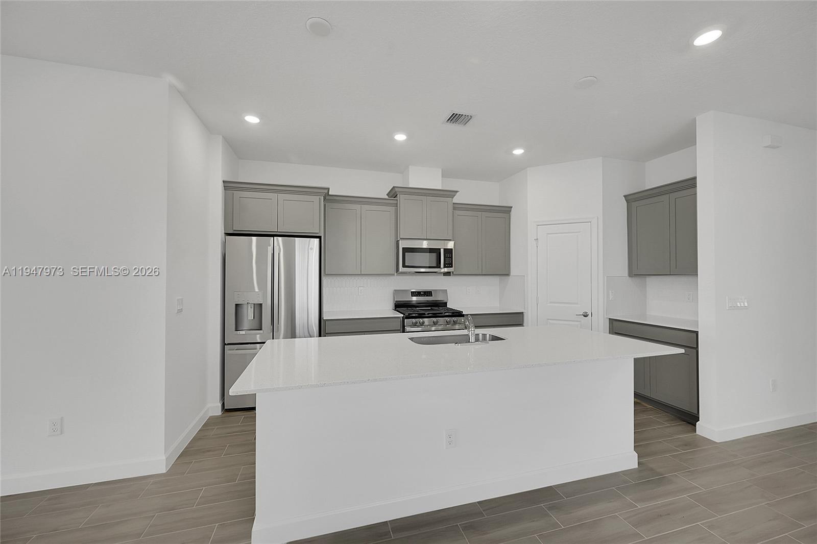 19457 Whispering Creek Road Loxahatchee, FL 33470 - Photo 3 of 15