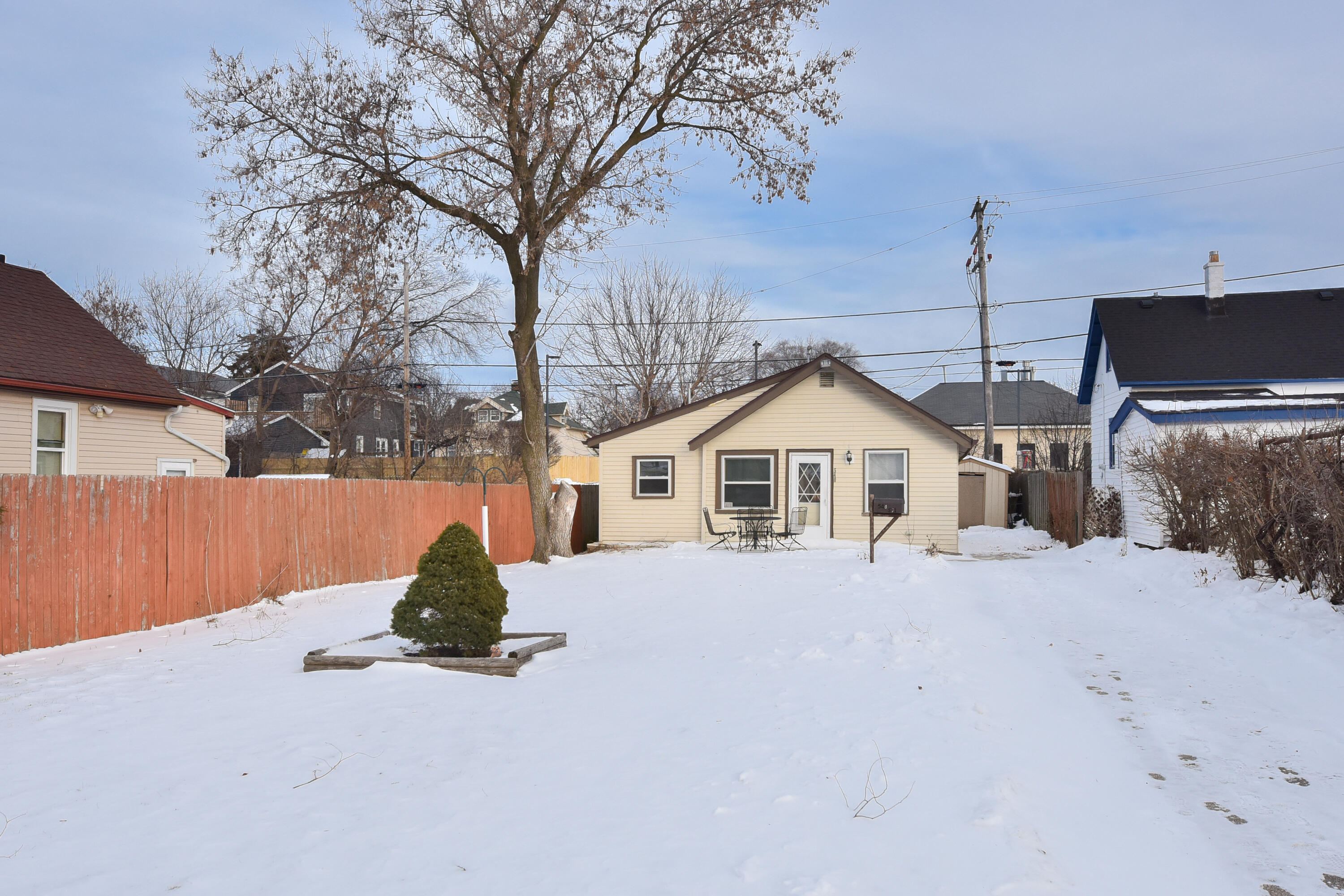 540 South 71st Street Milwaukee, WI 53214 - Photo 3 of 20 Front Yard