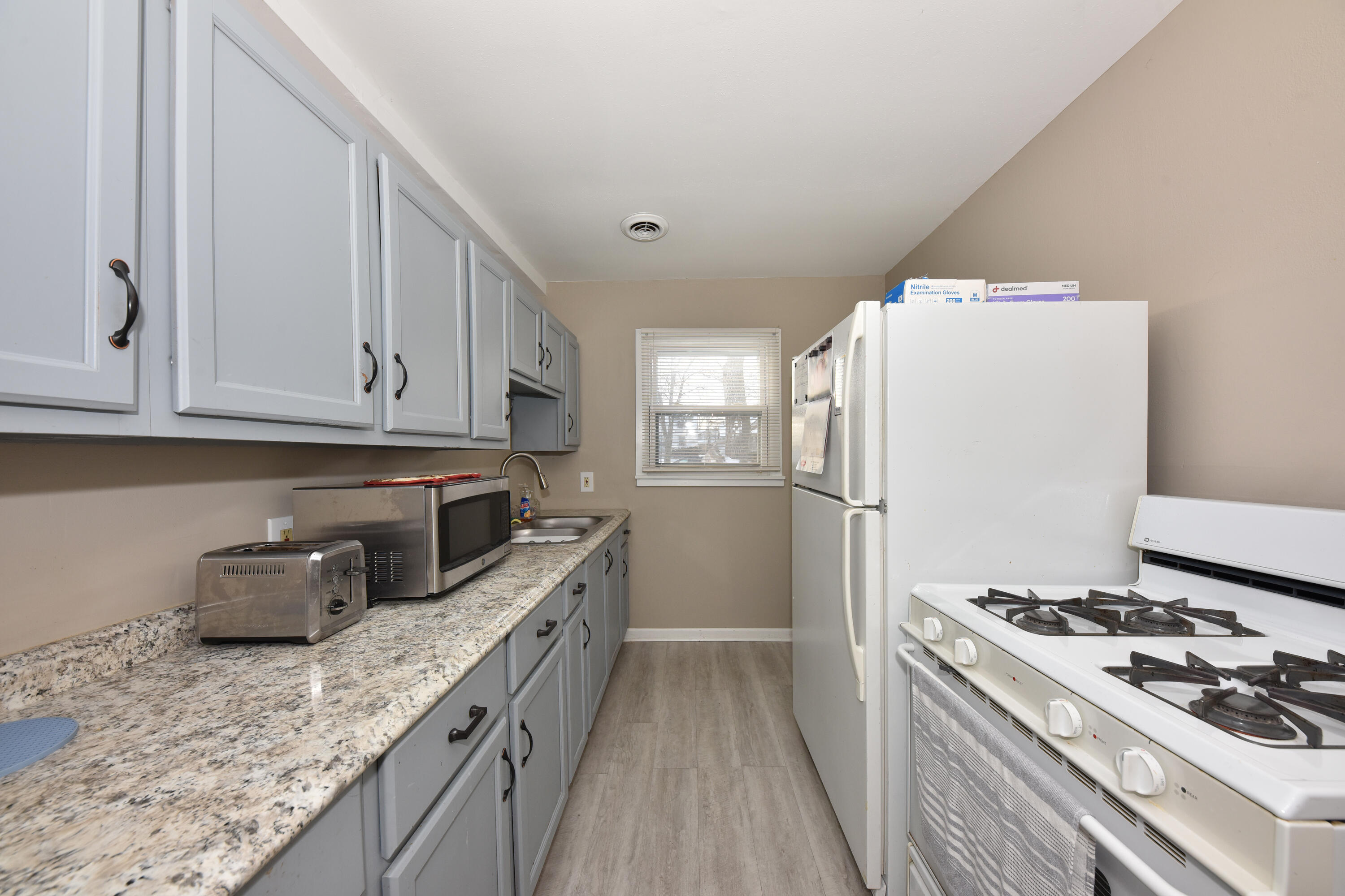 540 South 71st Street Milwaukee, WI 53214 - Photo 5 of 20 Kitchen