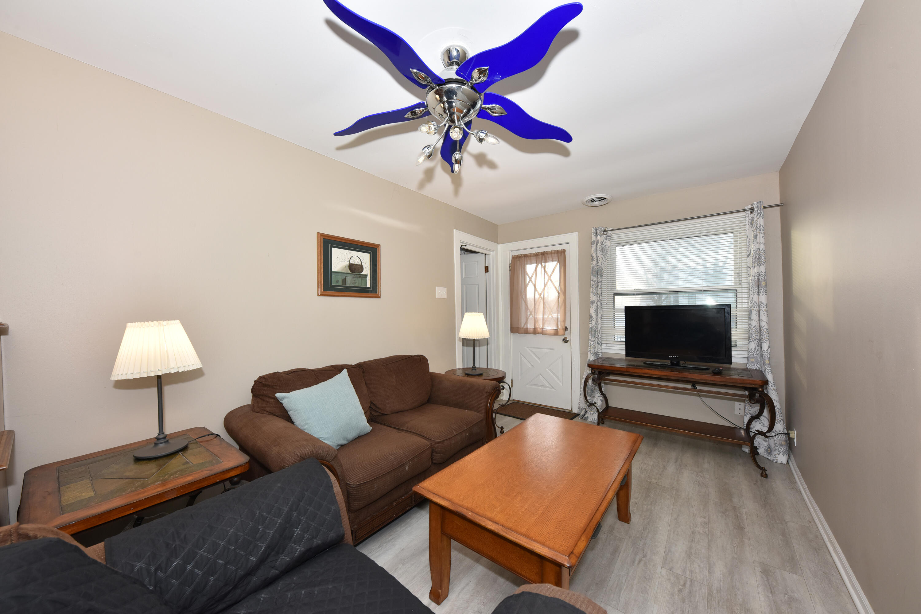 540 South 71st Street Milwaukee, WI 53214 - Photo 7 of 20 Living Room