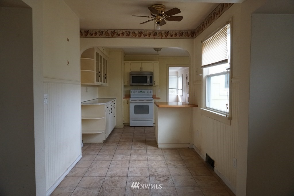 93 Southwest 7th Street Chehalis, WA 98532 - Photo 4 of 22 Gallery Image 4