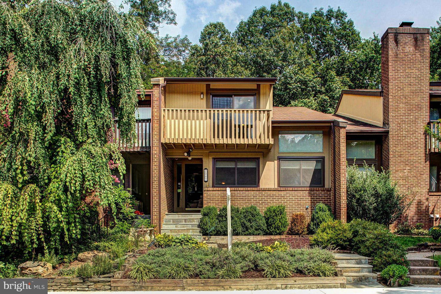 2047 Winged Foot Court Reston, VA 20191 - Photo 1 of 26 Exterior (Front)