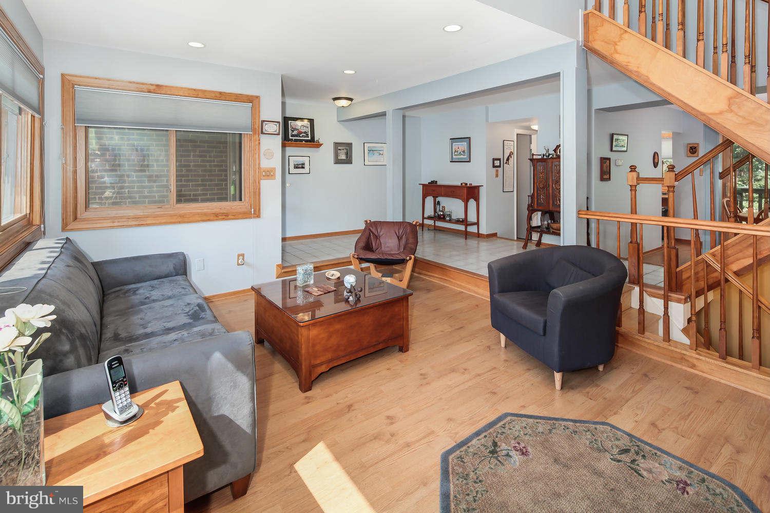 2047 Winged Foot Court Reston, VA 20191 - Photo 4 of 26 Living Room