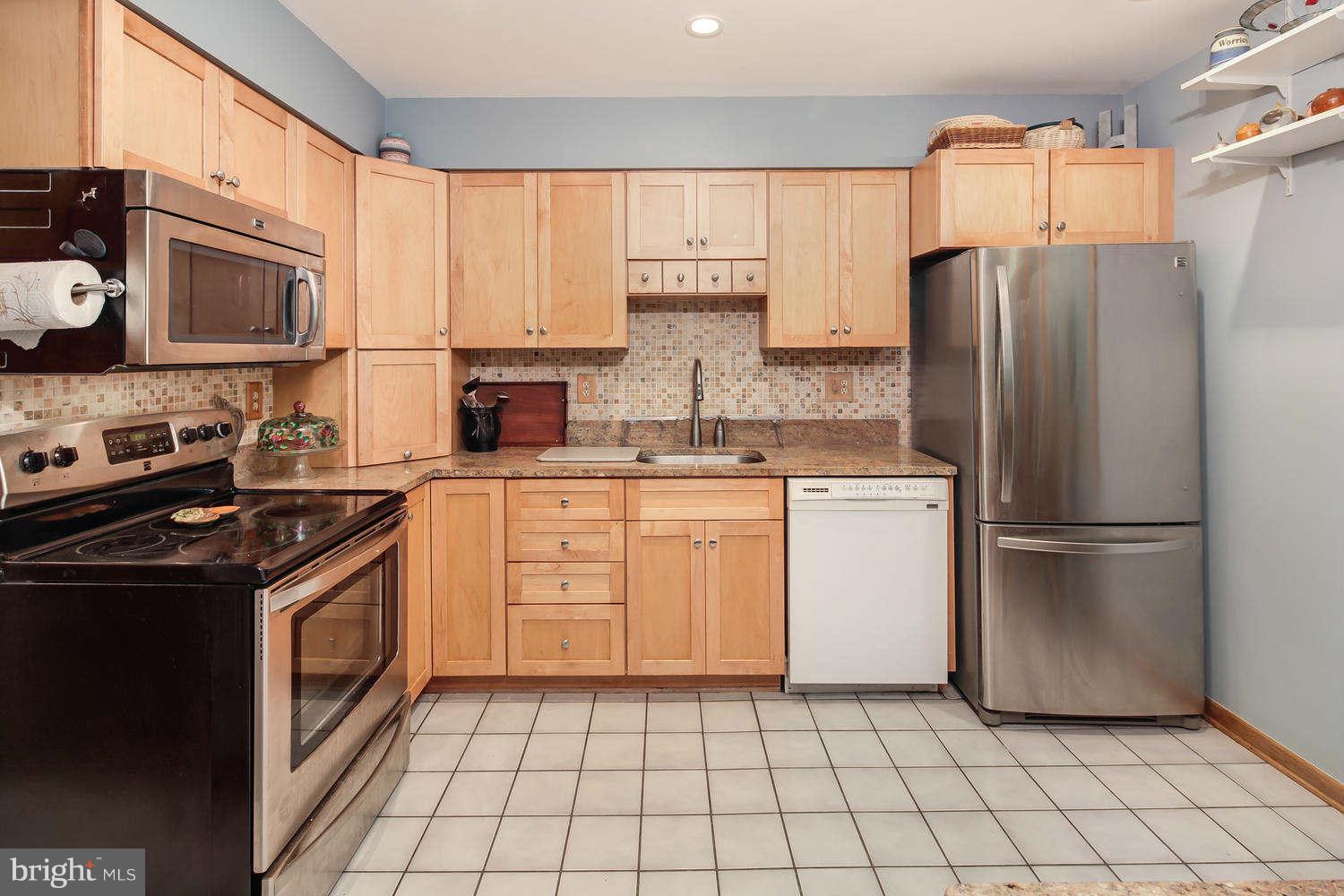 2047 Winged Foot Court Reston, VA 20191 - Photo 7 of 26 Kitchen