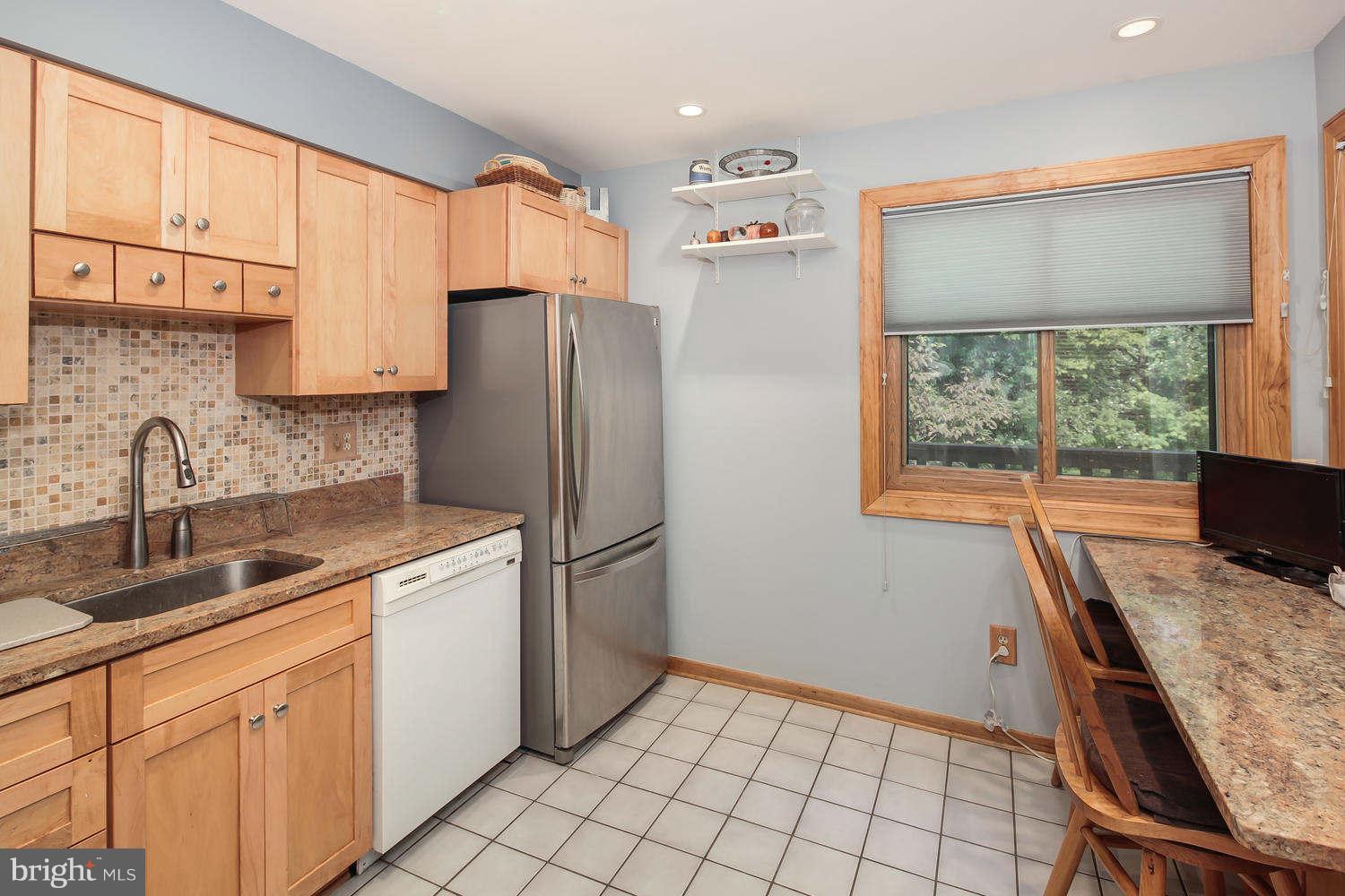 2047 Winged Foot Court Reston, VA 20191 - Photo 8 of 26 Kitchen
