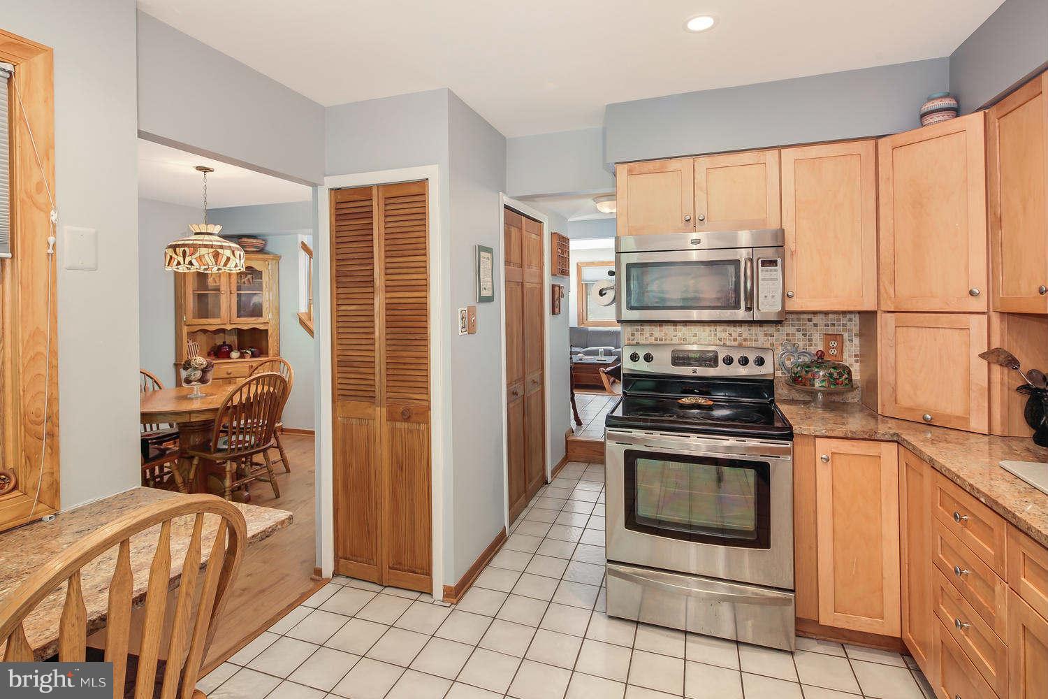 2047 Winged Foot Court Reston, VA 20191 - Photo 9 of 26 Kitchen