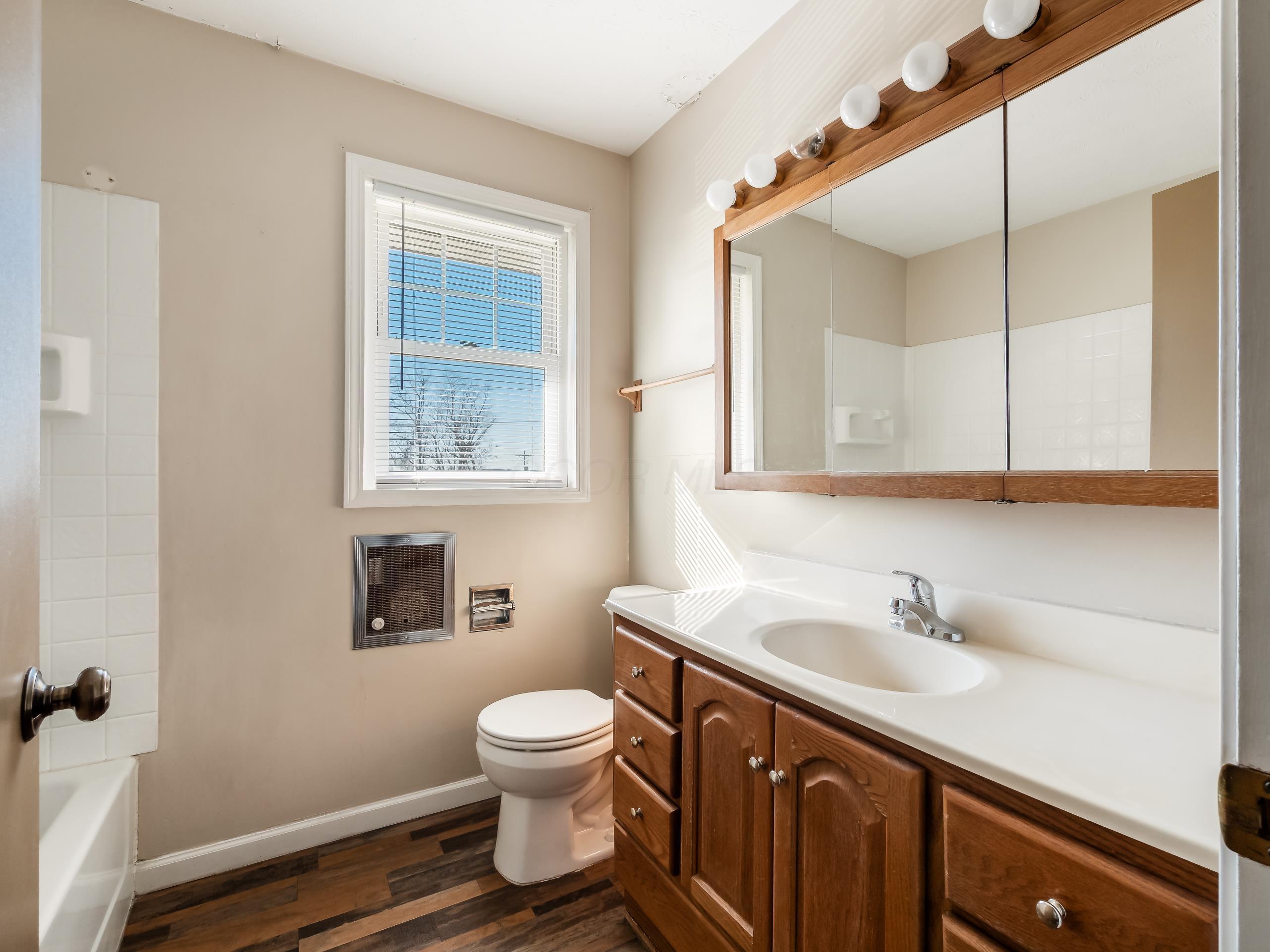 6295 Dresden Road Zanesville, OH 43701 - Photo 38 of 43 6295 Dresden Rd -full bath of unit 2