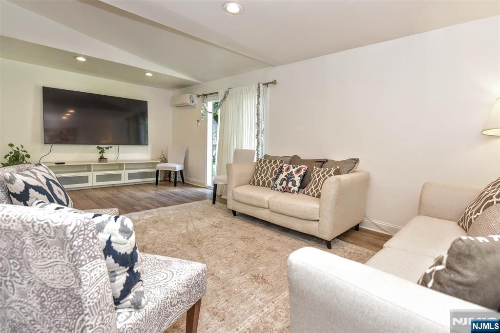 347 Forest Avenue Paramus, NJ 07652 - Photo 12 of 24 Gallery Image 12
