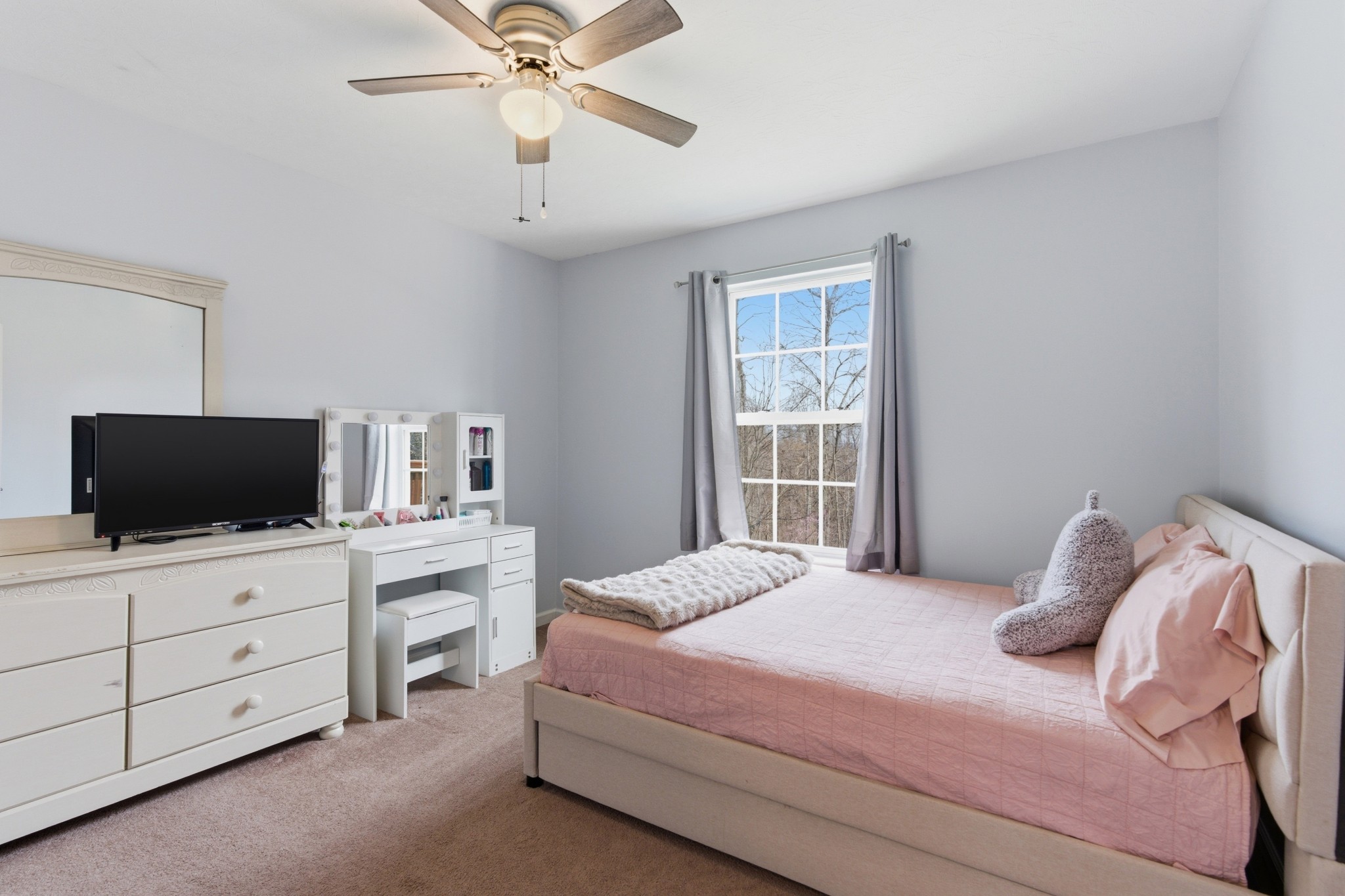 3080 Bowker Road Charlotte, TN 37036 - Photo 19 of 31 a bedroom with a bed and a flat screen tv