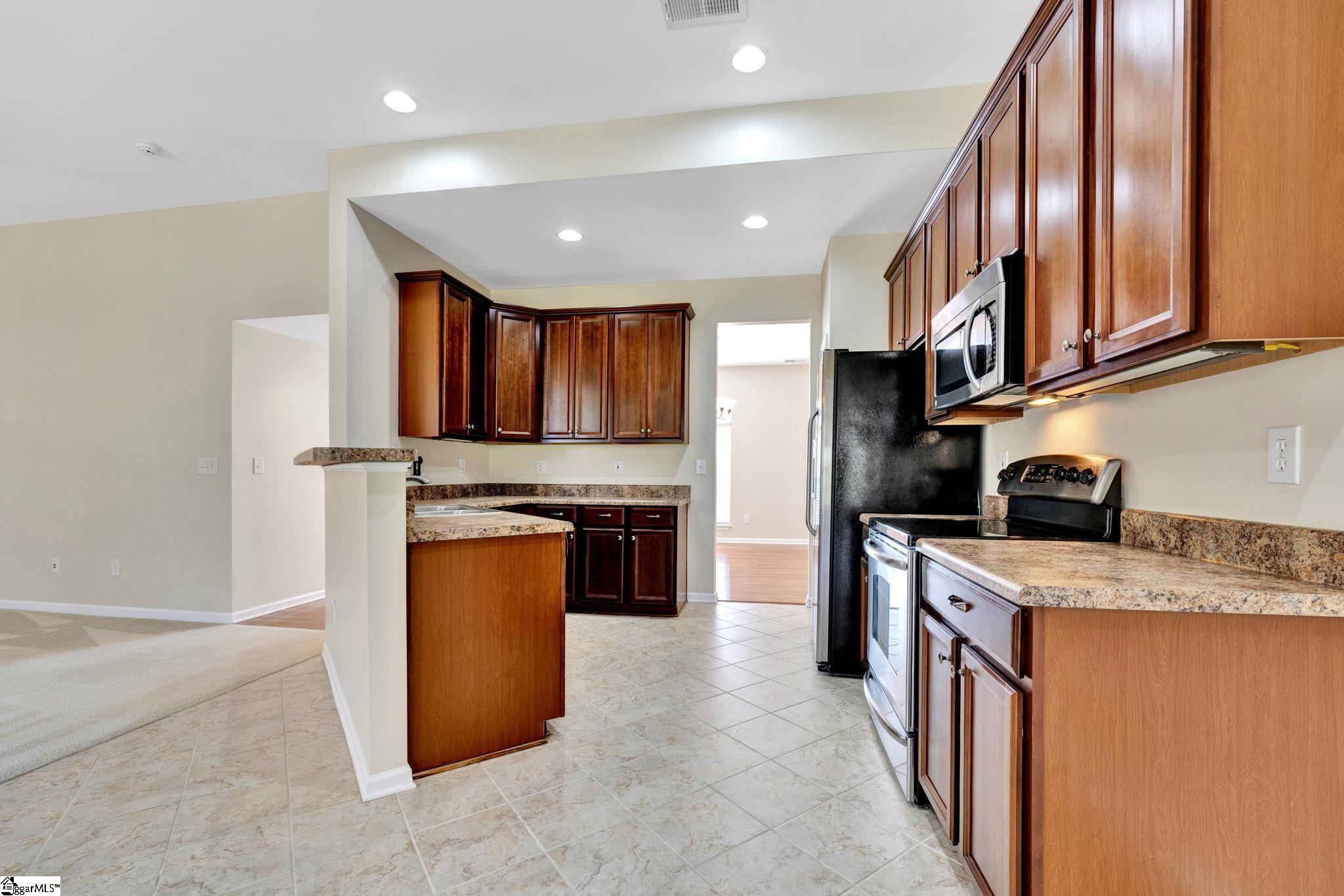 377 Amberleaf Way Simpsonville, SC 29681 - Photo 7 of 34 Gallery Image 7