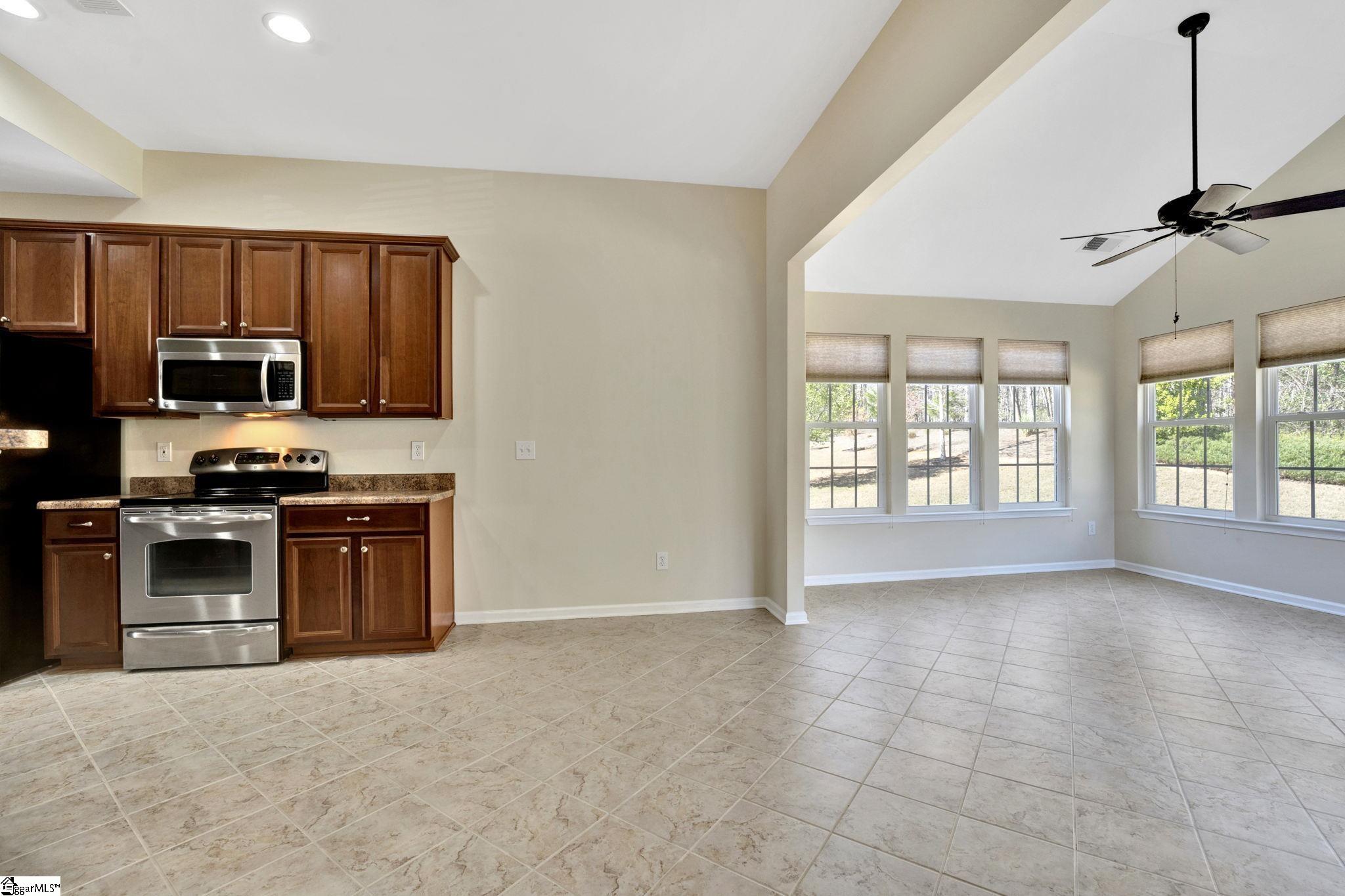 377 Amberleaf Way Simpsonville, SC 29681 - Photo 8 of 34 Gallery Image 8