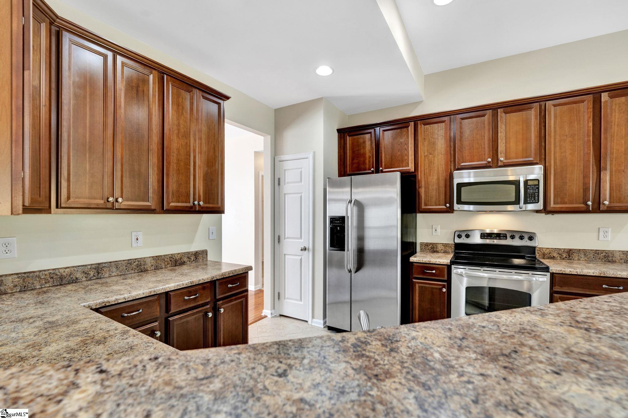377 Amberleaf Way Simpsonville, SC 29681 - Photo 10 of 34 Gallery Image 10