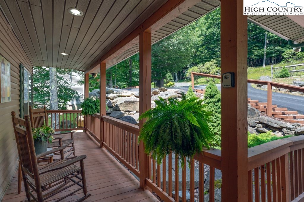 106 Hawthorne Road Beech Mountain, NC 28604 - Photo 5 of 30