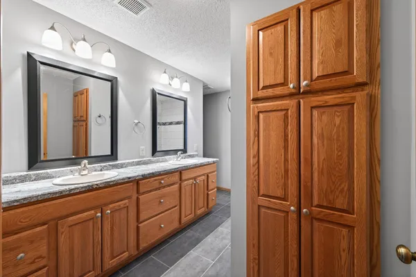 $529,900 | 102 Woodridge Lane, Circle Pines, MN 55014