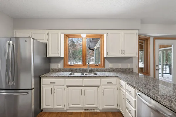 $529,900 | 102 Woodridge Lane, Circle Pines, MN 55014